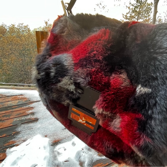 Fendi: RARE Mink Fur Multicolor Dyed Beaver Sheared Mamma Baguette Shoulder Bag - Picture 7 of 17